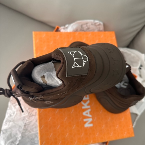 New sneakers Wolfe I bought them but the size didn't fit me. - Picture 3 of 10